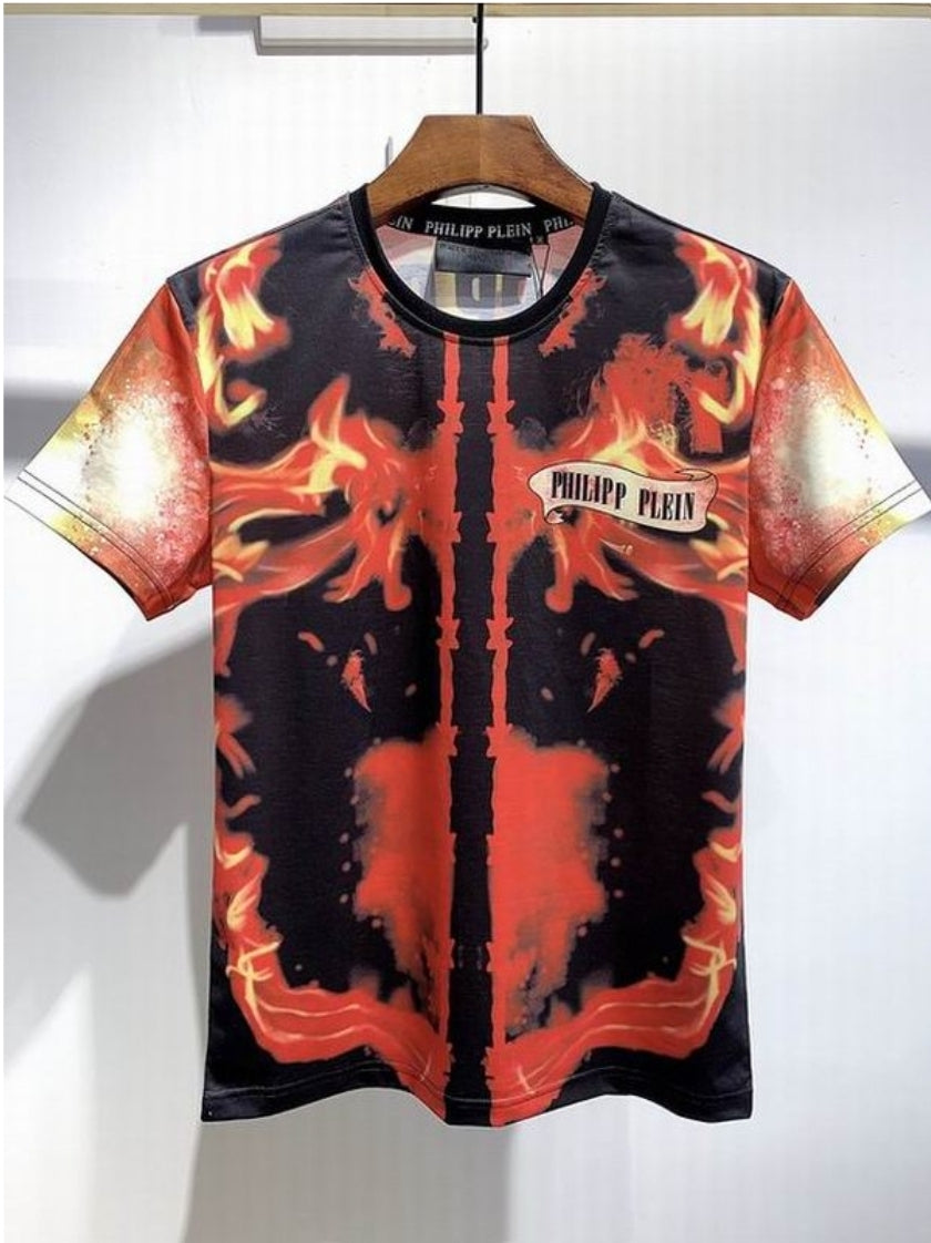 Le t-shirt Philipp Plein homme reflète une fusion audacieuse entre extravagance et sophistication moderne. Au meilleur prix 