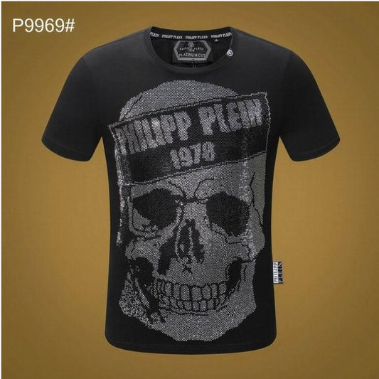 Le t-shirt Philipp Plein homme reflète une fusion audacieuse entre extravagance et sophistication moderne. Au meilleur prix 