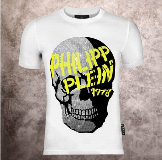 Le t-shirt Philipp Plein homme reflète une fusion audacieuse entre extravagance et sophistication moderne. Au meilleur prix 