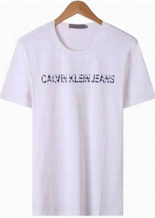 Les t-shirts Calvin Klein pour homme allient simplicité et élégance. Design ergonomique iconique.  Au meilleur prix,  le moin cher.