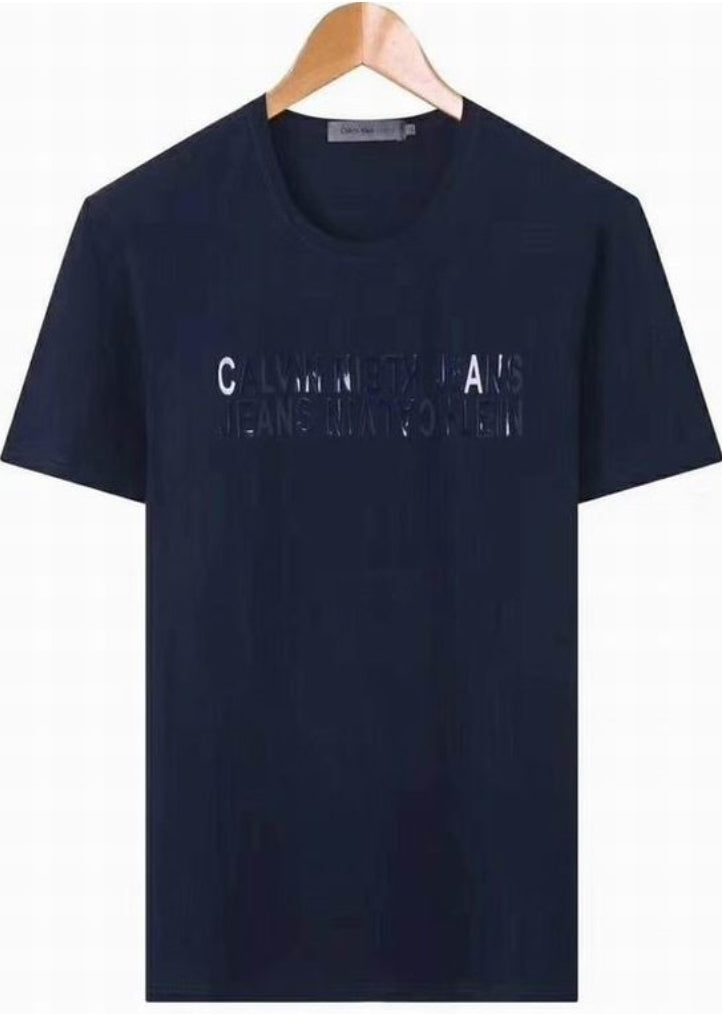 Les t-shirts Calvin Klein pour homme allient simplicité et élégance. Design ergonomique iconique.  Au meilleur prix,  le moin cher.