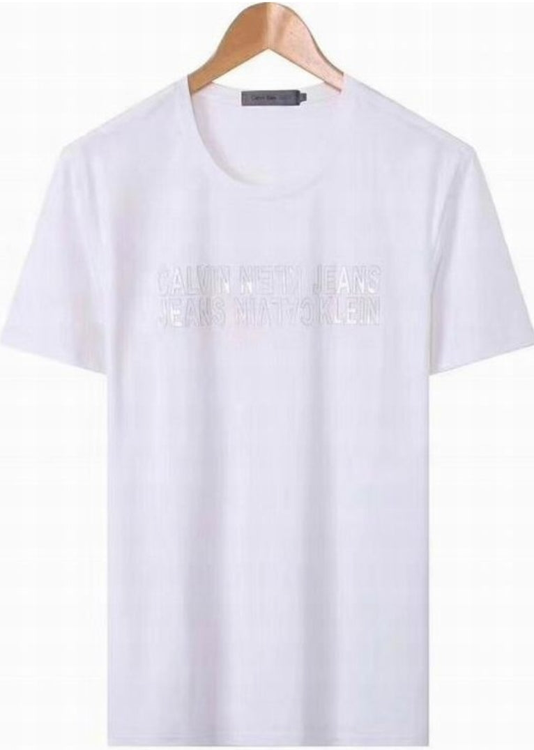 Les t-shirts Calvin Klein pour homme allient simplicité et élégance