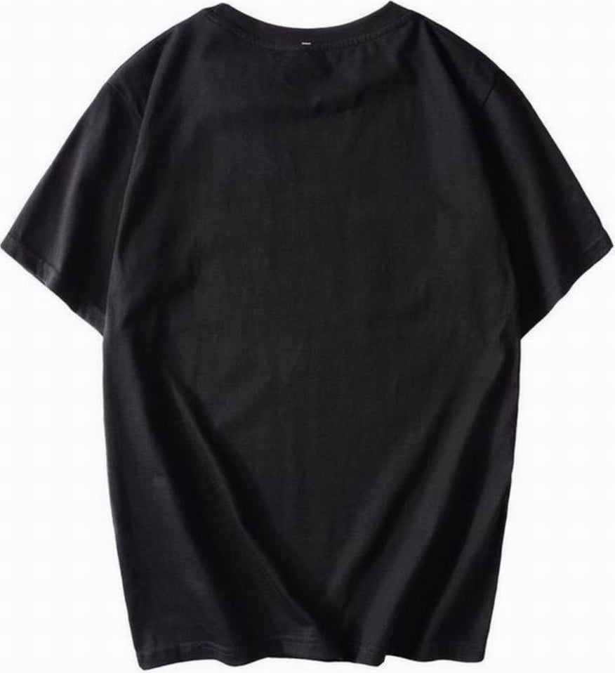 Le t-shirt Nike incarne un équilibre parfait entre performance sportive et style contemporain.