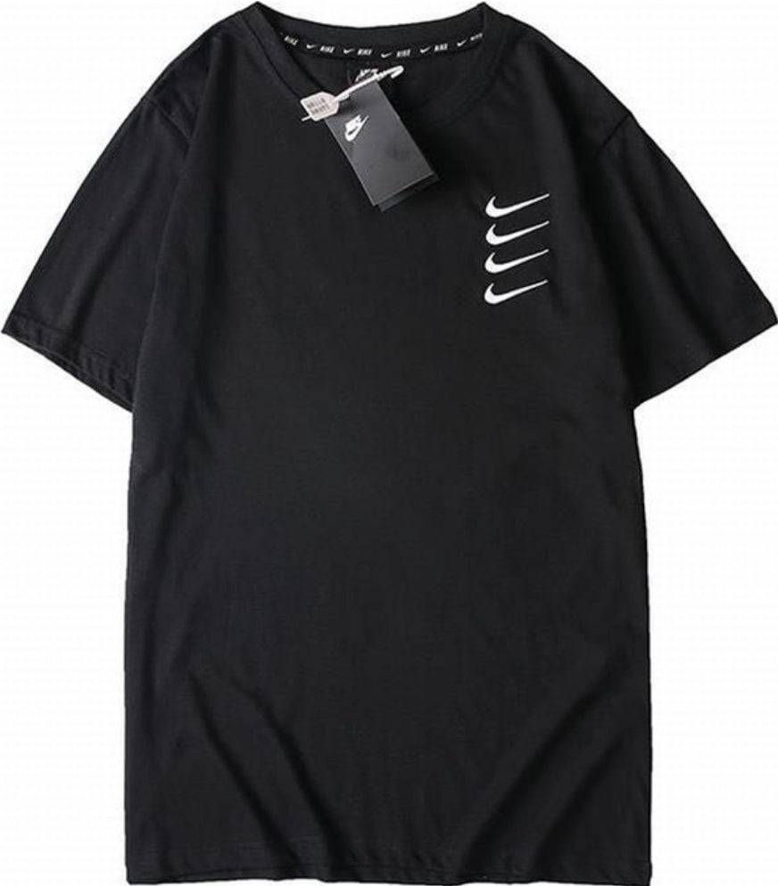 Le t-shirt Nike incarne un équilibre parfait entre performance sportive et style contemporain.