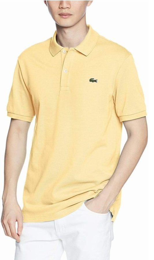 Les polos Lacoste pour homme sont le symbole parfait de l'élégance décontractée, alliant style et confort depuis des générations. Au meilleur prix.