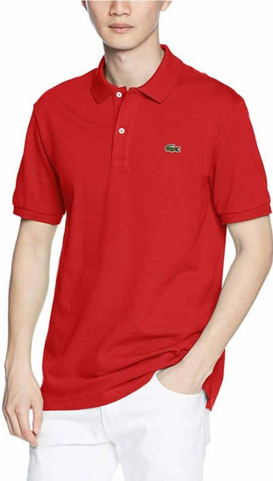 Les polos Lacoste pour homme sont le symbole parfait de l'élégance décontractée, alliant style et confort depuis des générations. Au meilleur prix.