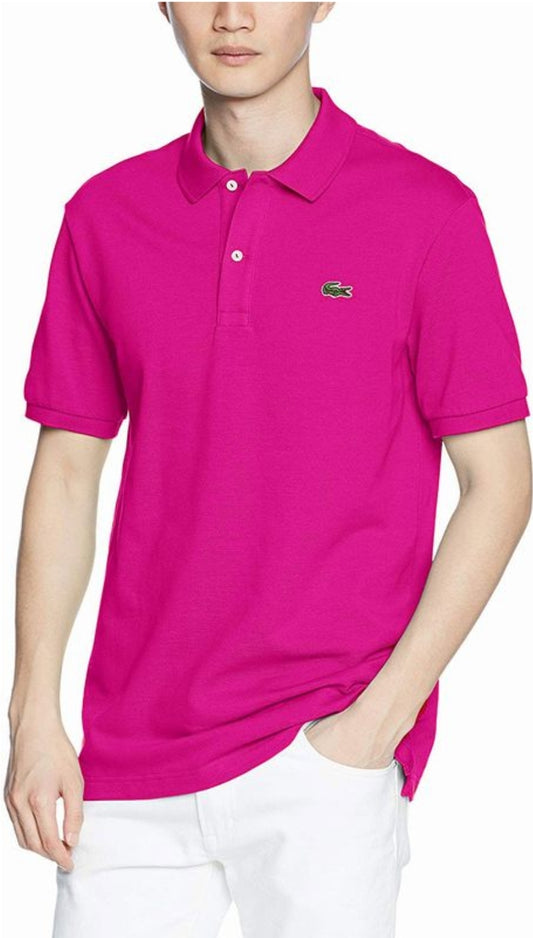 Les polos Lacoste pour homme sont le symbole parfait de l'élégance décontractée, alliant style et confort depuis des générations. Au meilleur prix.