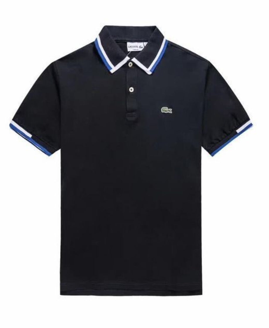 Les polos Lacoste pour homme sont le symbole parfait de l'élégance décontractée, alliant style et confort depuis des générations. Au meilleur prix.