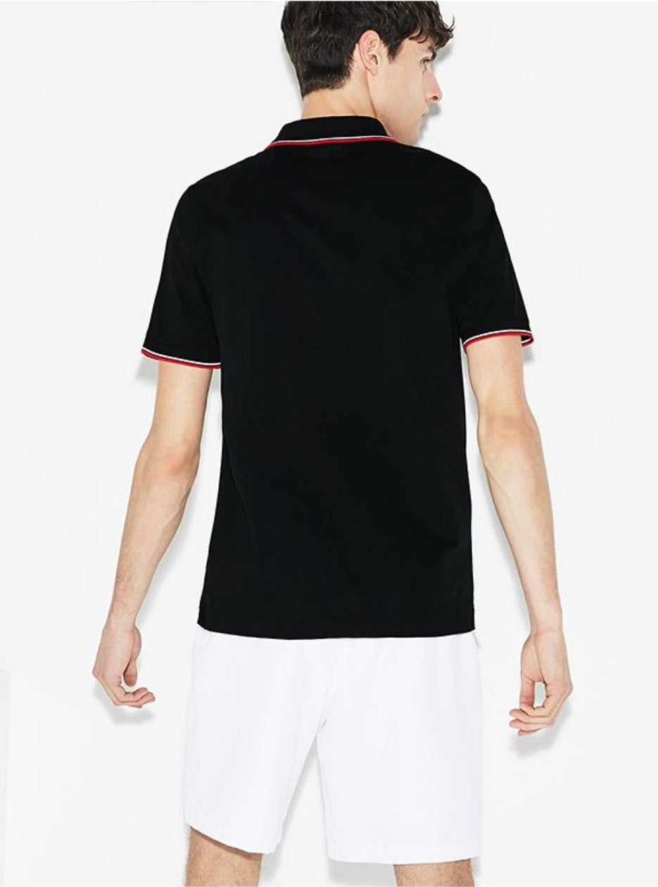 Les polos Lacoste pour homme sont le symbole parfait de l'élégance décontractée, alliant style et confort depuis des générations. Au meilleur prix.