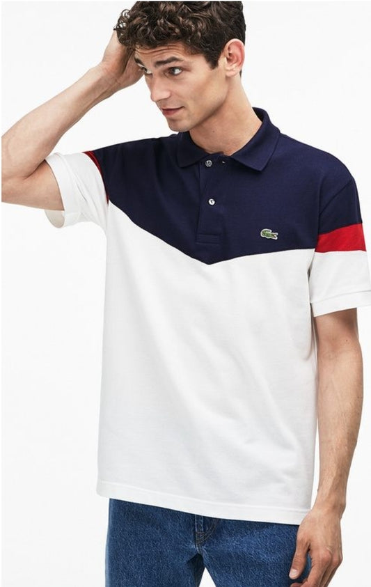 Les polos Lacoste pour homme sont le symbole parfait de l'élégance décontractée, alliant style et confort depuis des générations. Au meilleur prix.