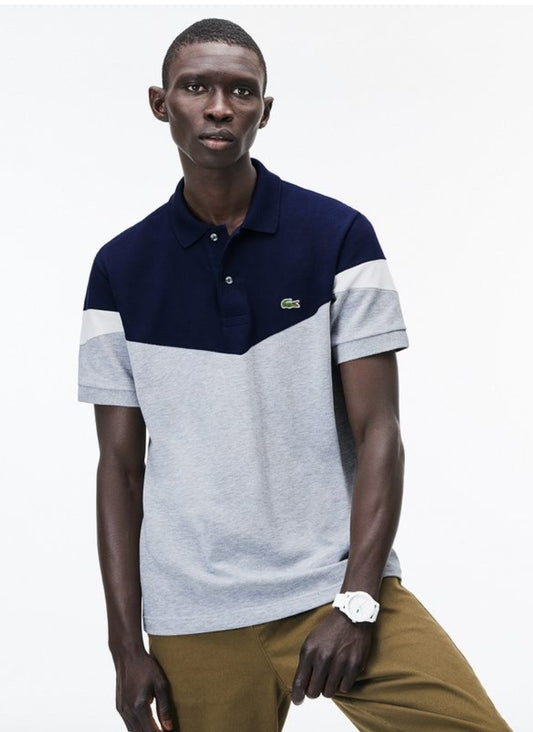 Les polos Lacoste pour homme sont le symbole parfait de l'élégance décontractée, alliant style et confort depuis des générations. Au meilleur prix.