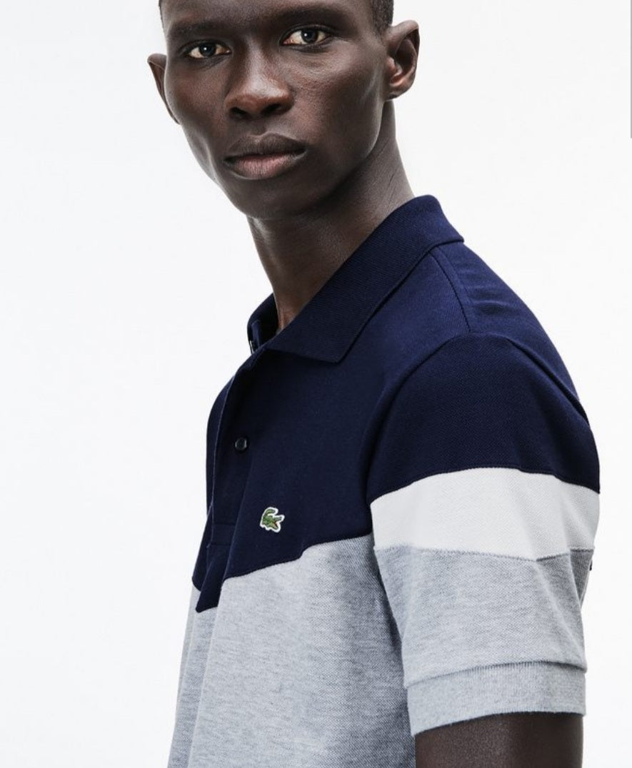 Les polos Lacoste pour homme sont le symbole parfait de l'élégance décontractée, alliant style et confort depuis des générations. Au meilleur prix.