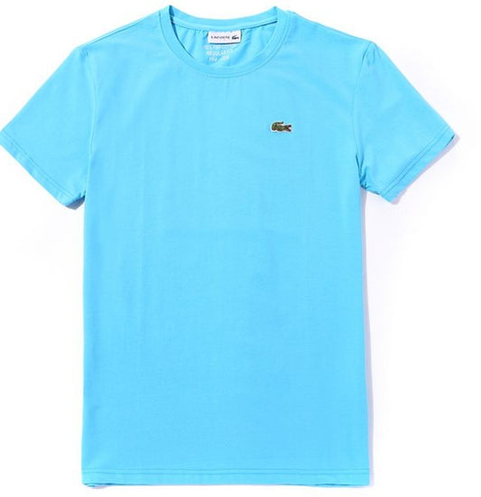 Les polos Lacoste pour homme sont le symbole parfait de l'élégance décontractée, alliant style et confort depuis des générations. Au meilleur prix.