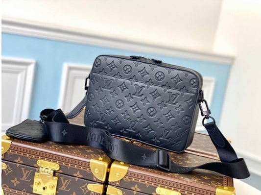 Louis Vuitton Men's Bag