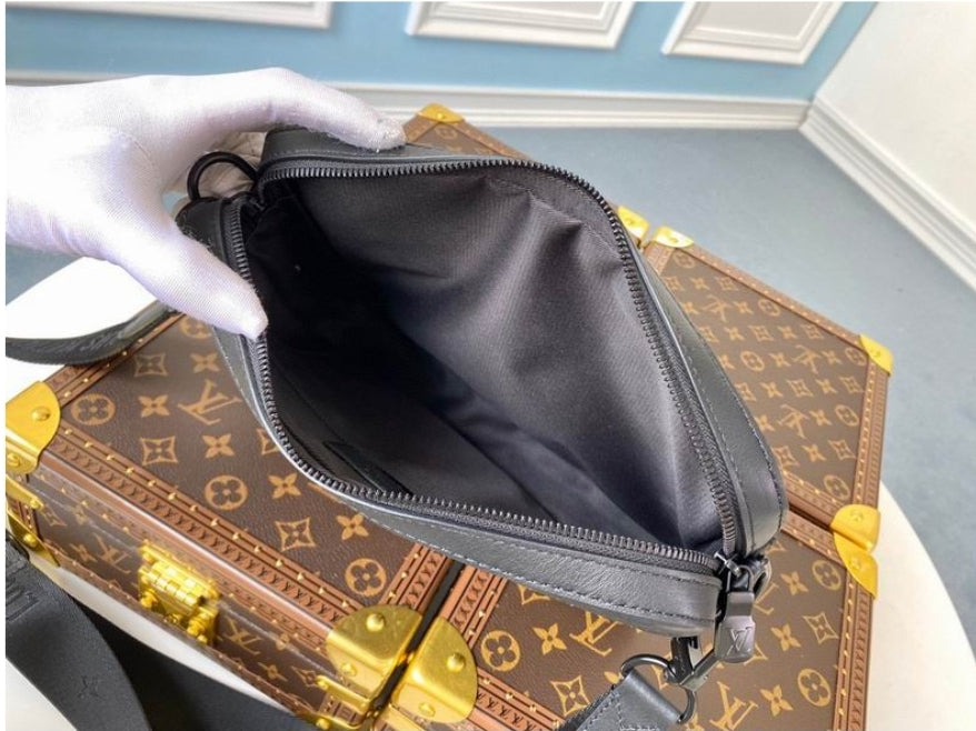 Louis Vuitton Men's Bag