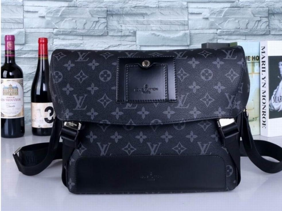 Louis Vuitton Men's Bag