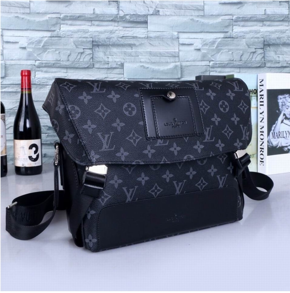 Louis Vuitton Men's Bag