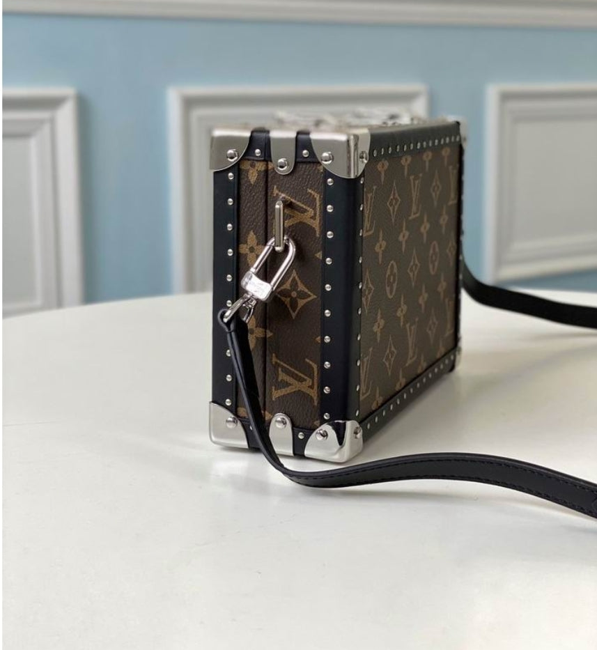 Louis Vuitton Men's Bag