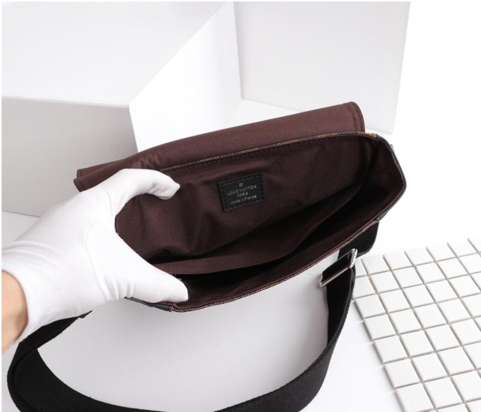 Louis Vuitton Men's Bag