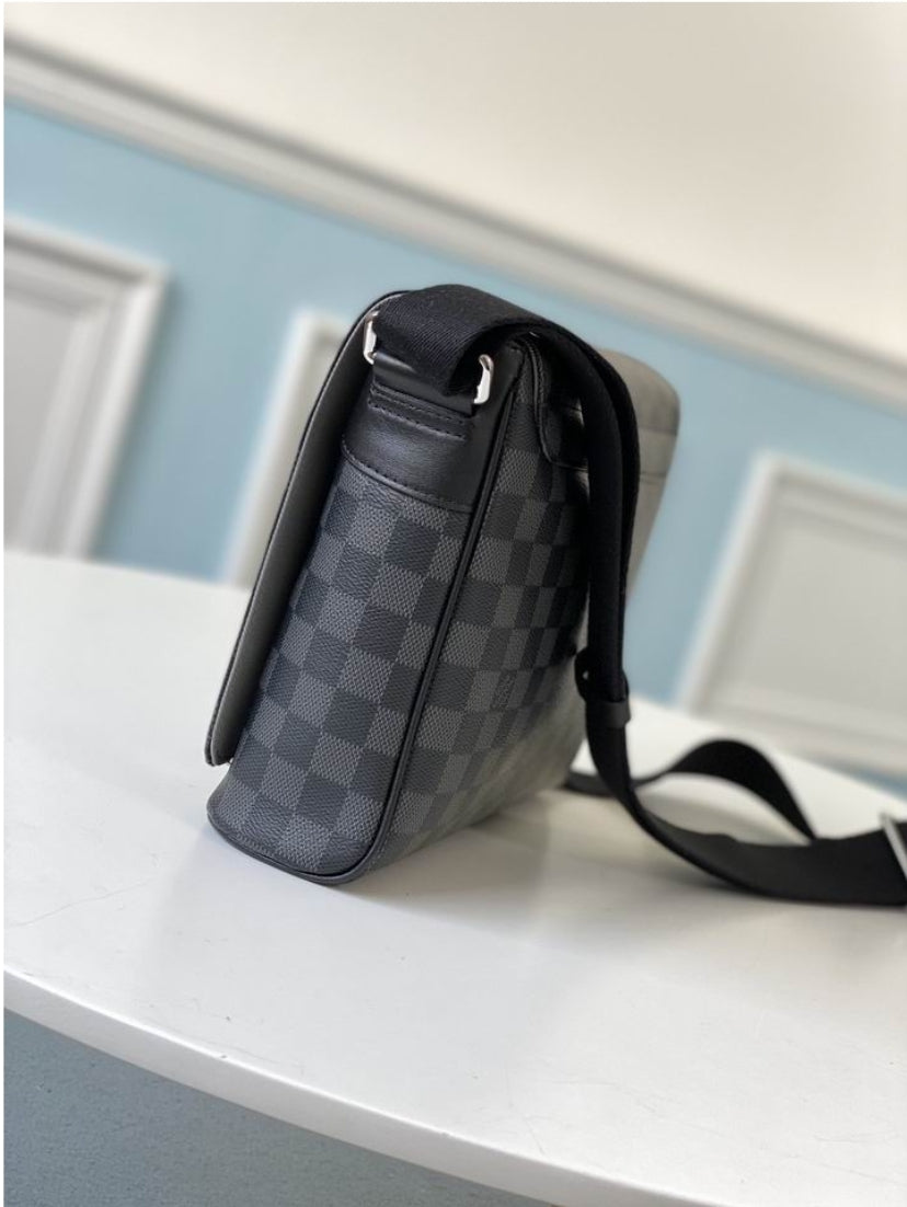 Louis Vuitton Men's Bag
