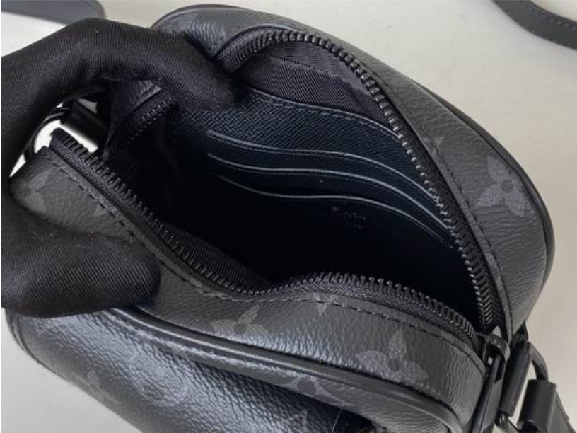 Louis Vuitton Men's Bag