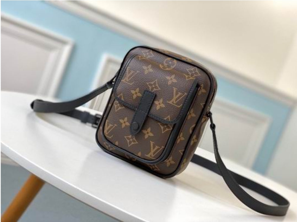 Louis Vuitton Men's Bag