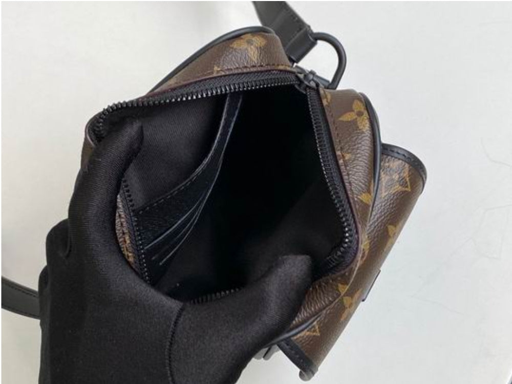 Louis Vuitton Men's Bag