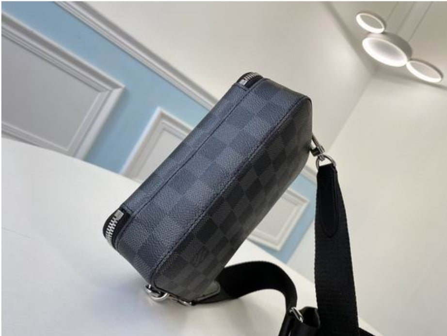 Louis Vuitton Men's Bag