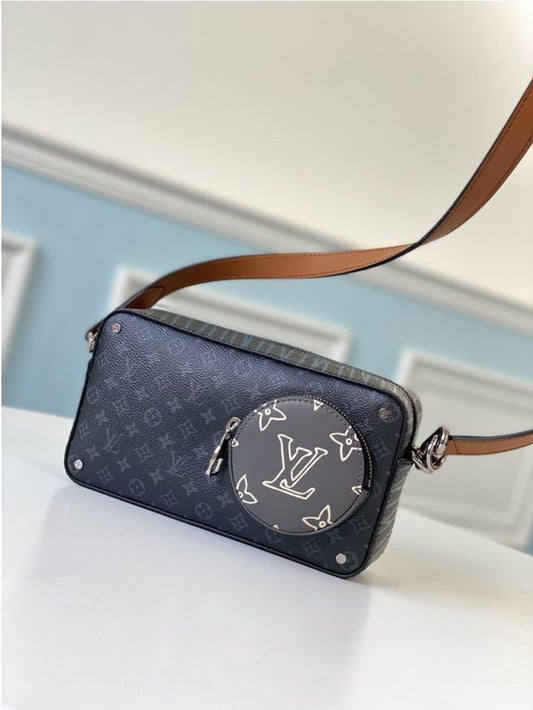 Louis Vuitton Men's Bag