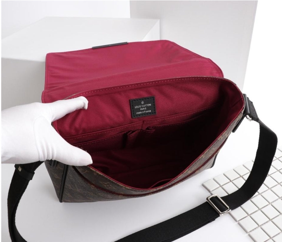 Louis Vuitton Men's Bag