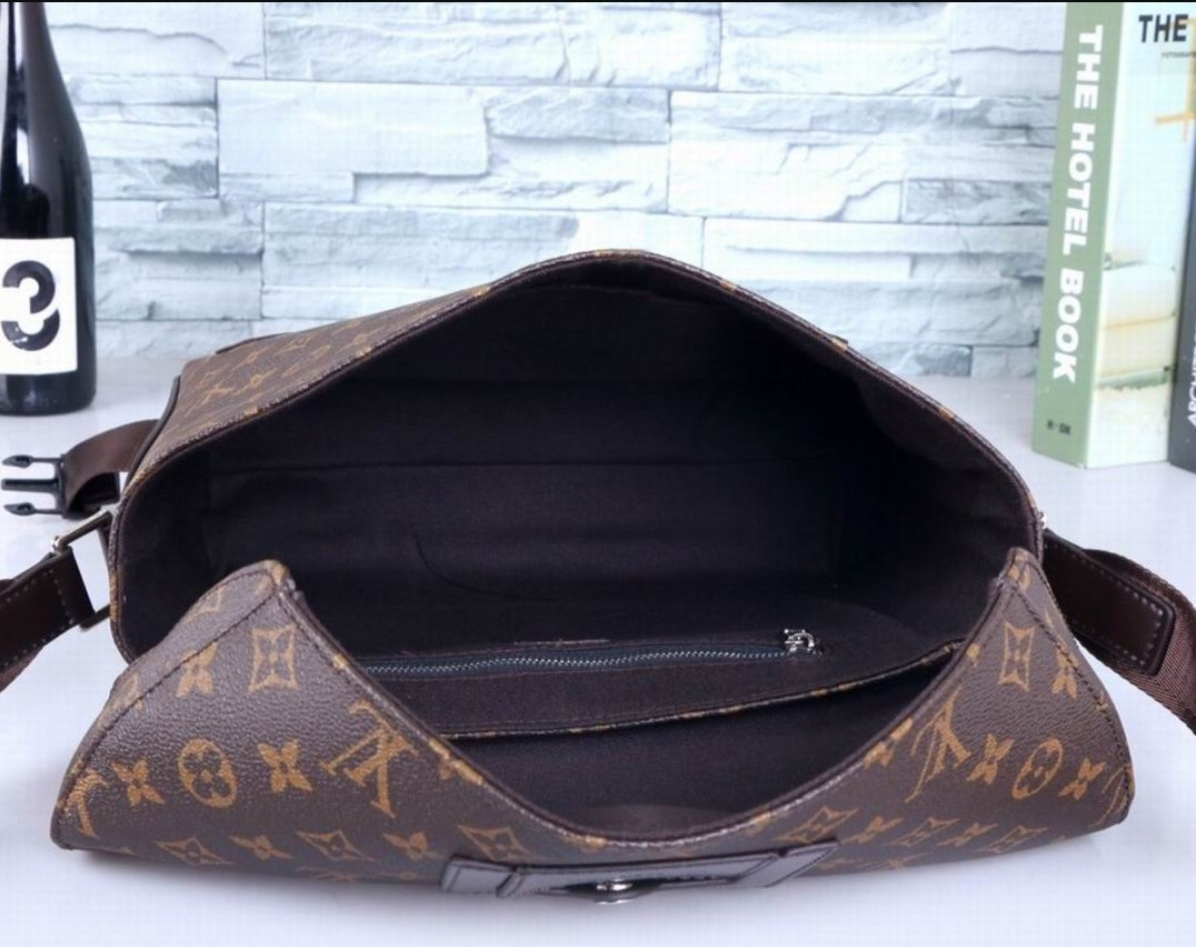 Louis Vuitton Men's Bag