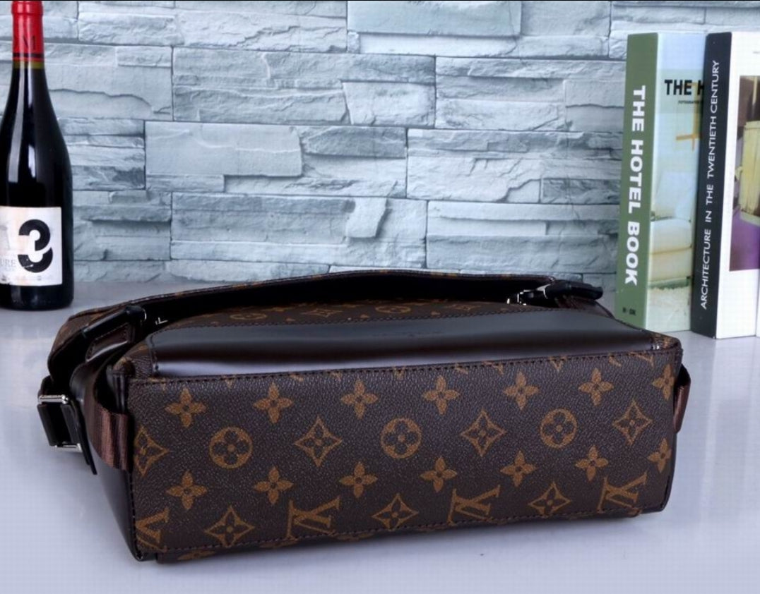 Louis Vuitton Men's Bag