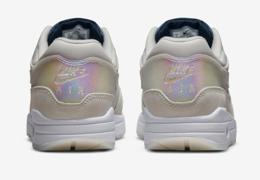 Les baskets Nike Air Max 1 sont iconiques pour leur style emblématique.retro incontournable pas cher. Le moins cher.exceptionnel 