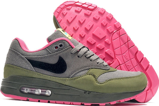 Les baskets Nike Air Max 1 sont iconiques pour leur style emblématique.retro incontournable pas cher. Le moins cher.exceptionnel 