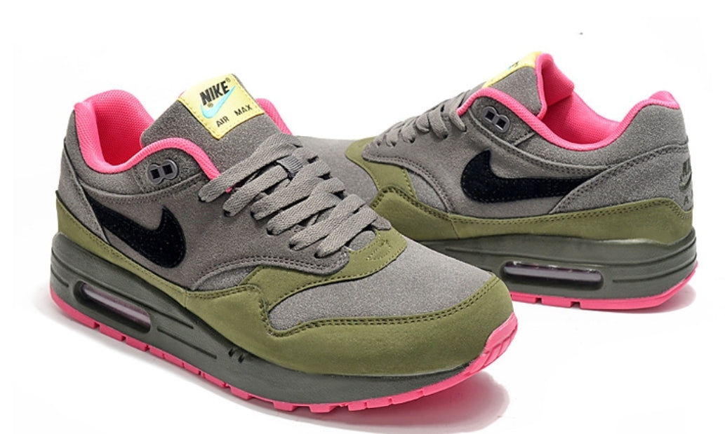 Les baskets Nike Air Max 1 sont iconiques pour leur style emblématique.retro incontournable pas cher. Le moins cher.exceptionnel 