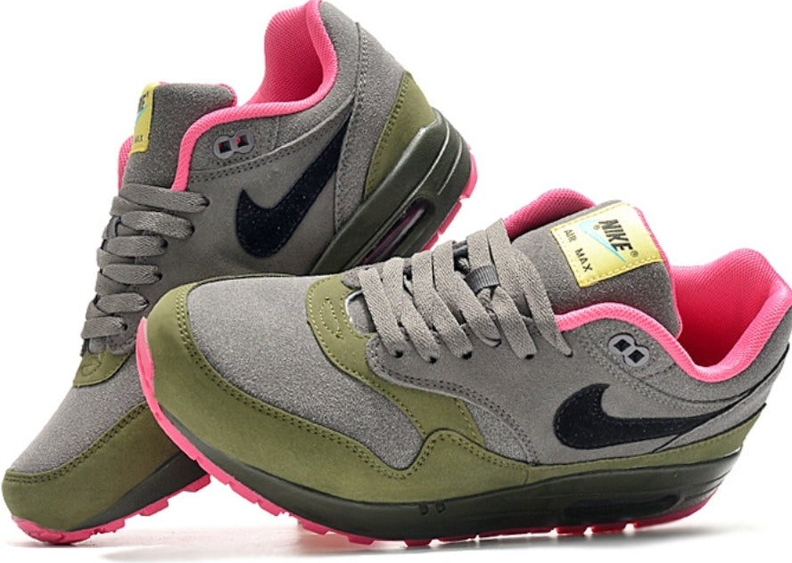 Les baskets Nike Air Max 1 sont iconiques pour leur style emblématique.retro incontournable pas cher. Le moins cher.exceptionnel 