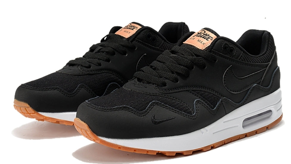 Les baskets Nike Air Max 1 sont iconiques pour leur style emblématique.retro incontournable pas cher. Le moins cher.exceptionnel 