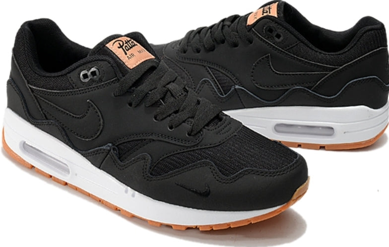 Les baskets Nike Air Max 1 sont iconiques pour leur style emblématique.retro incontournable pas cher. Le moins cher.exceptionnel 