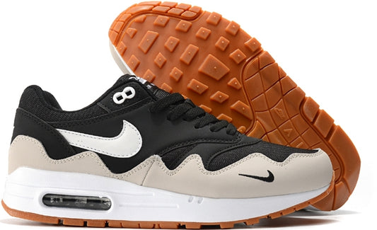 Les baskets Nike Air Max 1 sont iconiques pour leur style emblématique.retro incontournable pas cher. Le moins cher.exceptionnel 
