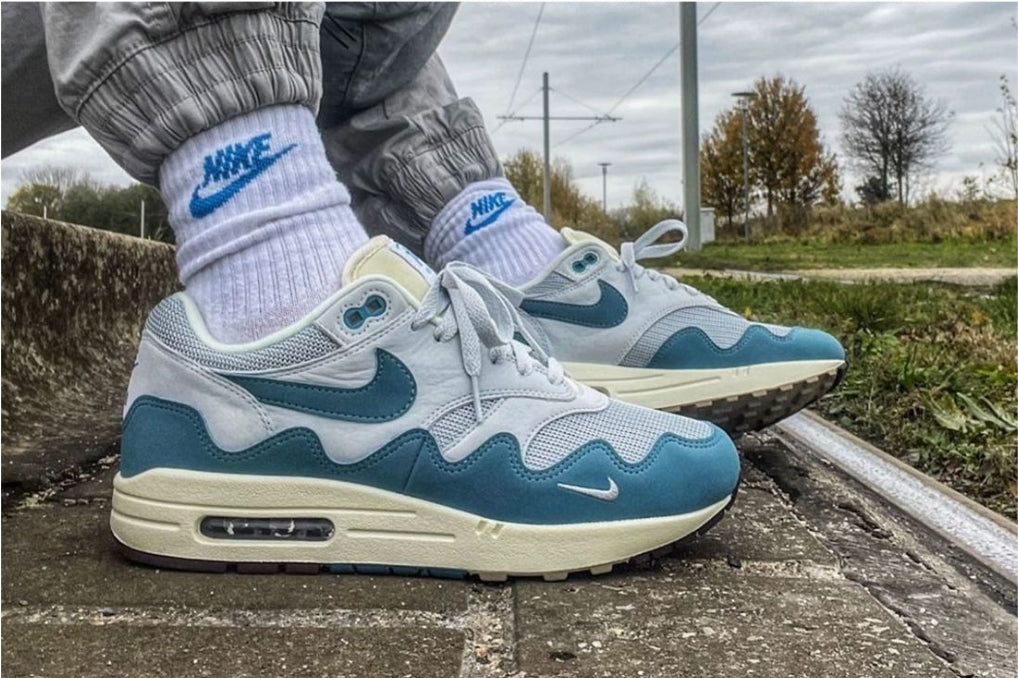Les baskets Nike Air Max 1 sont iconiques pour leur style emblématique.retro incontournable pas cher. Le moins cher.exceptionnel 