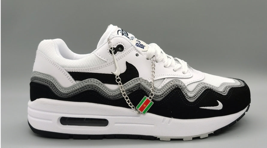 Les baskets Nike Air Max 1 sont iconiques pour leur style emblématique.retro incontournable pas cher. Le moins cher.exceptionnel 