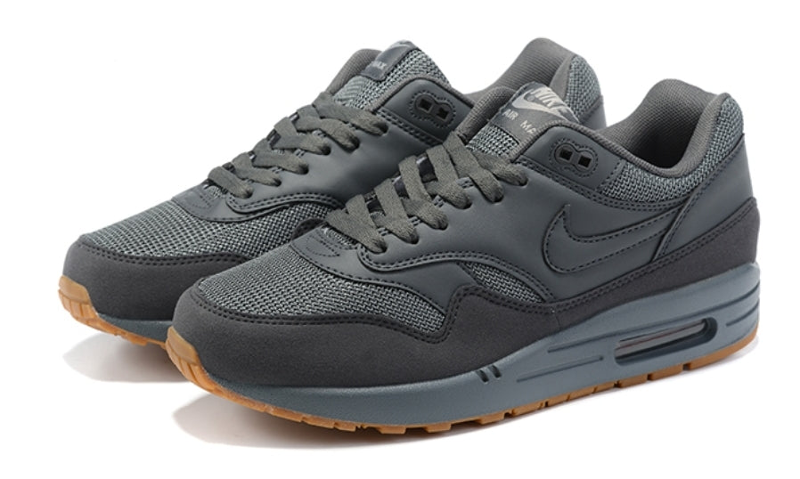 Les baskets Nike Air Max 1 sont iconiques pour leur style emblématique.retro incontournable pas cher. Le moins cher.exceptionnel 