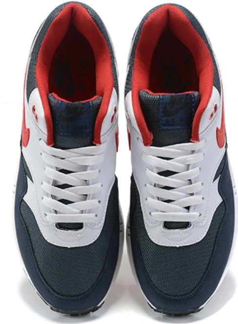 Les baskets Nike Air Max 1 sont iconiques pour leur style emblématique.retro incontournable pas cher. Le moins cher.exceptionnel 