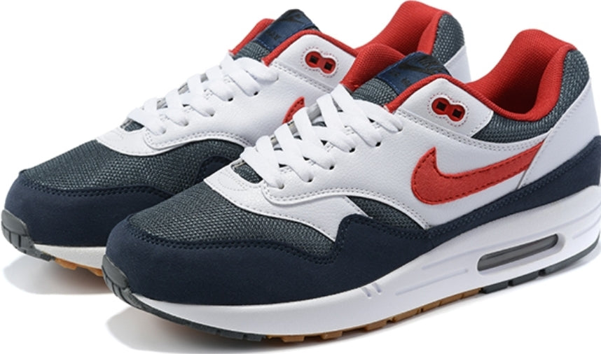 Les baskets Nike Air Max 1 sont iconiques pour leur style emblématique.retro incontournable pas cher. Le moins cher.exceptionnel 