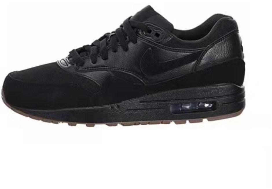 Les baskets Nike Air Max 1 sont iconiques pour leur style emblématique.retro incontournable pas cher. Le moins cher.exceptionnel 