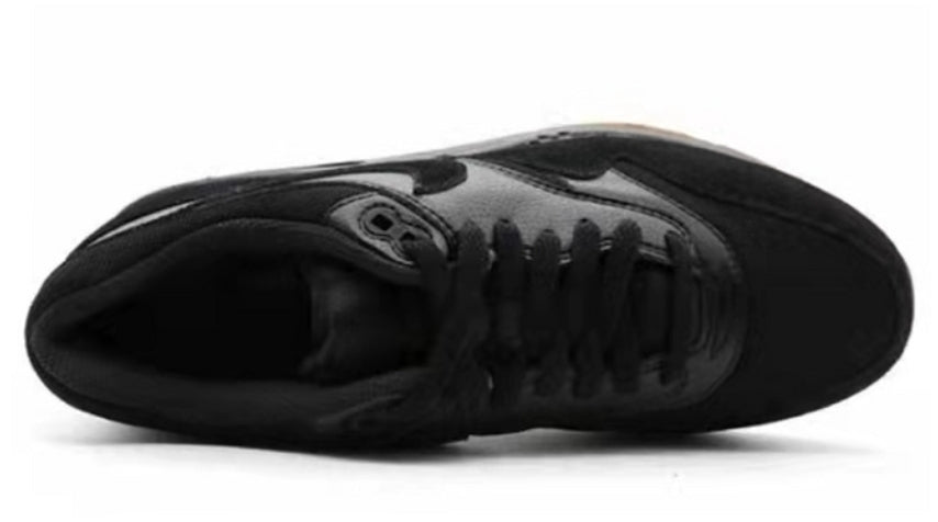 Les baskets Nike Air Max 1 sont iconiques pour leur style emblématique.retro incontournable pas cher. Le moins cher.exceptionnel 