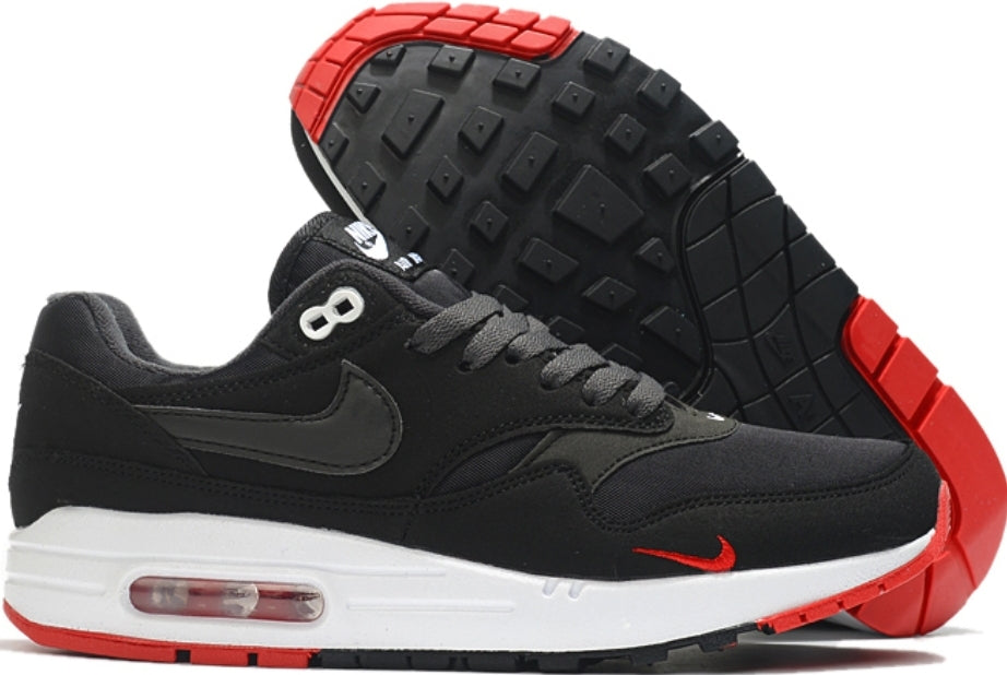 Les baskets Nike Air Max 1 sont iconiques pour leur style emblématique.retro incontournable pas cher. Le moins cher.exceptionnel 