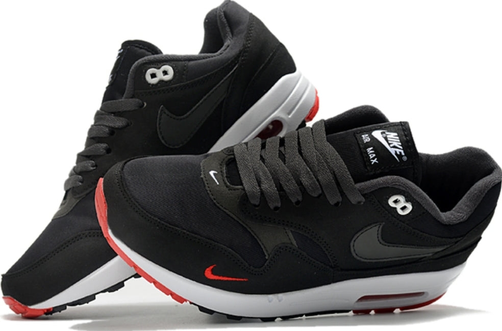 Les baskets Nike Air Max 1 sont iconiques pour leur style emblématique.retro incontournable pas cher. Le moins cher.exceptionnel 