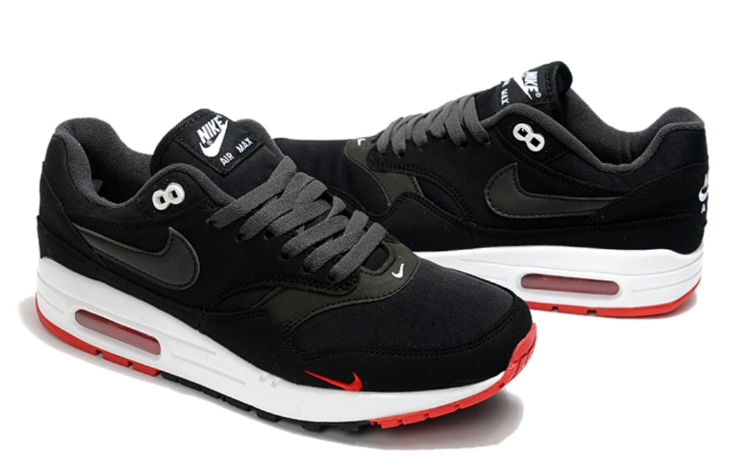 Les baskets Nike Air Max 1 sont iconiques pour leur style emblématique.retro incontournable pas cher. Le moins cher.exceptionnel 