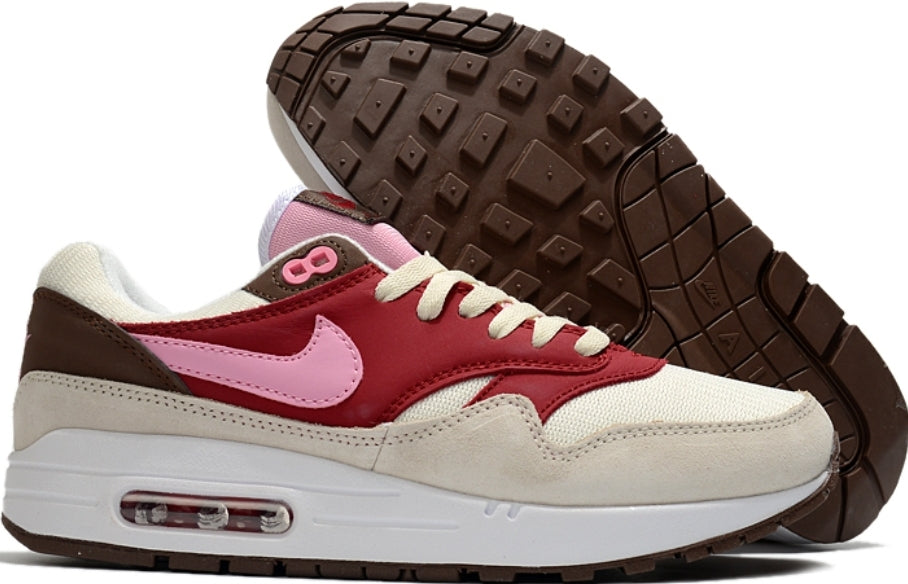 Les baskets Nike Air Max 1 sont iconiques pour leur style emblématique.retro incontournable pas cher. Le moins cher.exceptionnel 